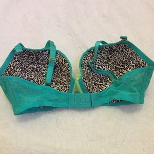 Victoria’s Secret very sexy push up bra size 36dd.